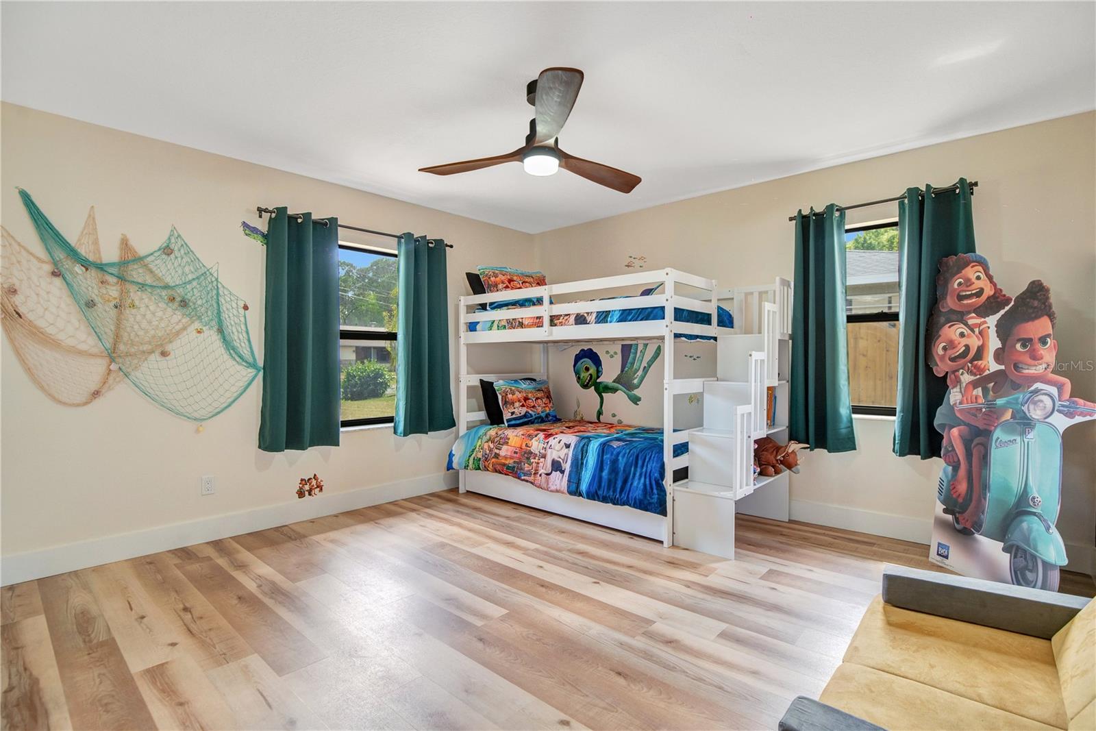 PALM BREEZE EDGEWATER - Residential