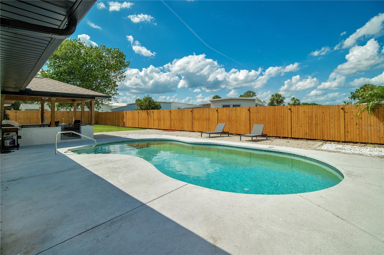 PALM BREEZE EDGEWATER - Residential