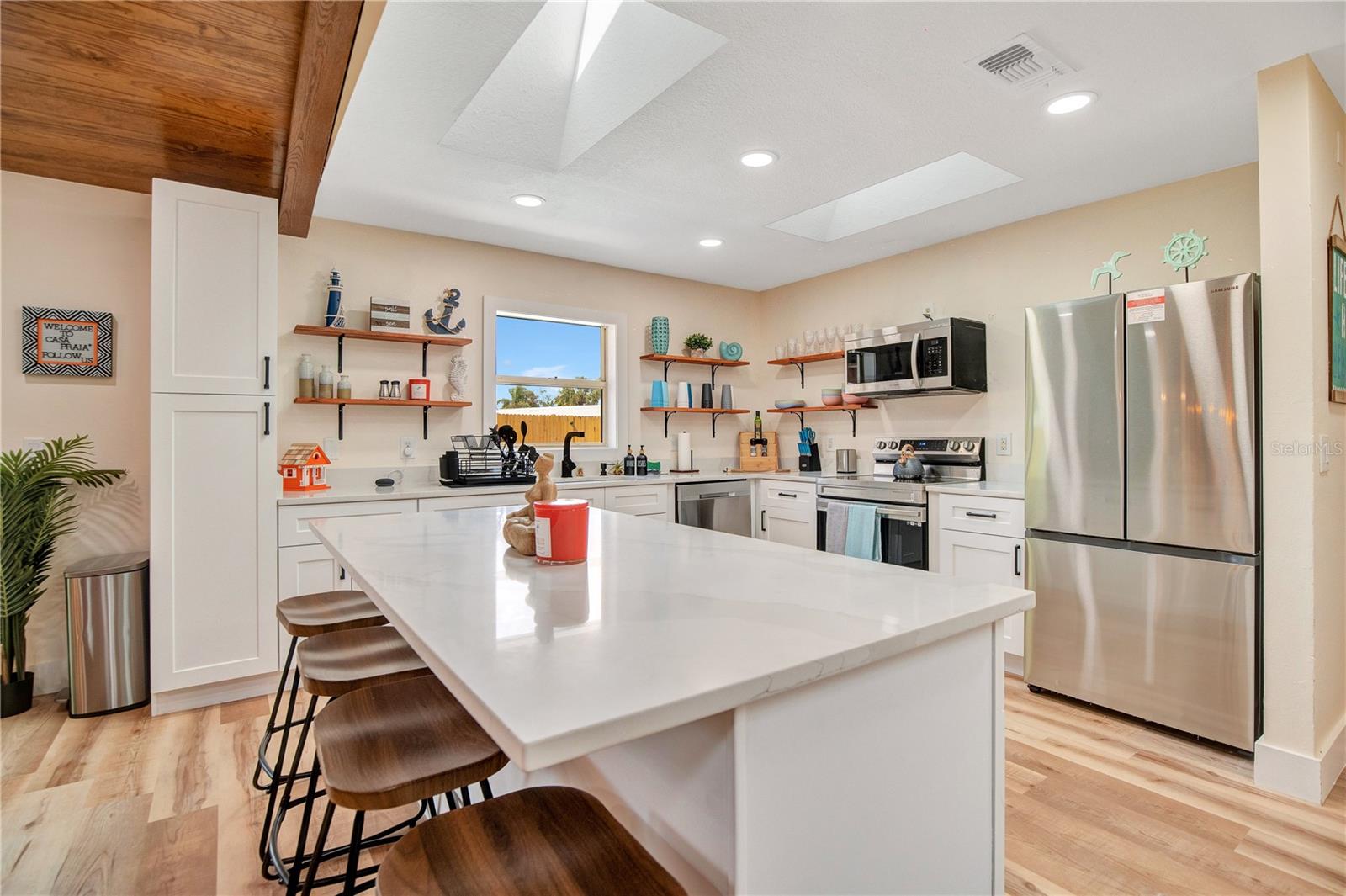 PALM BREEZE EDGEWATER - Residential
