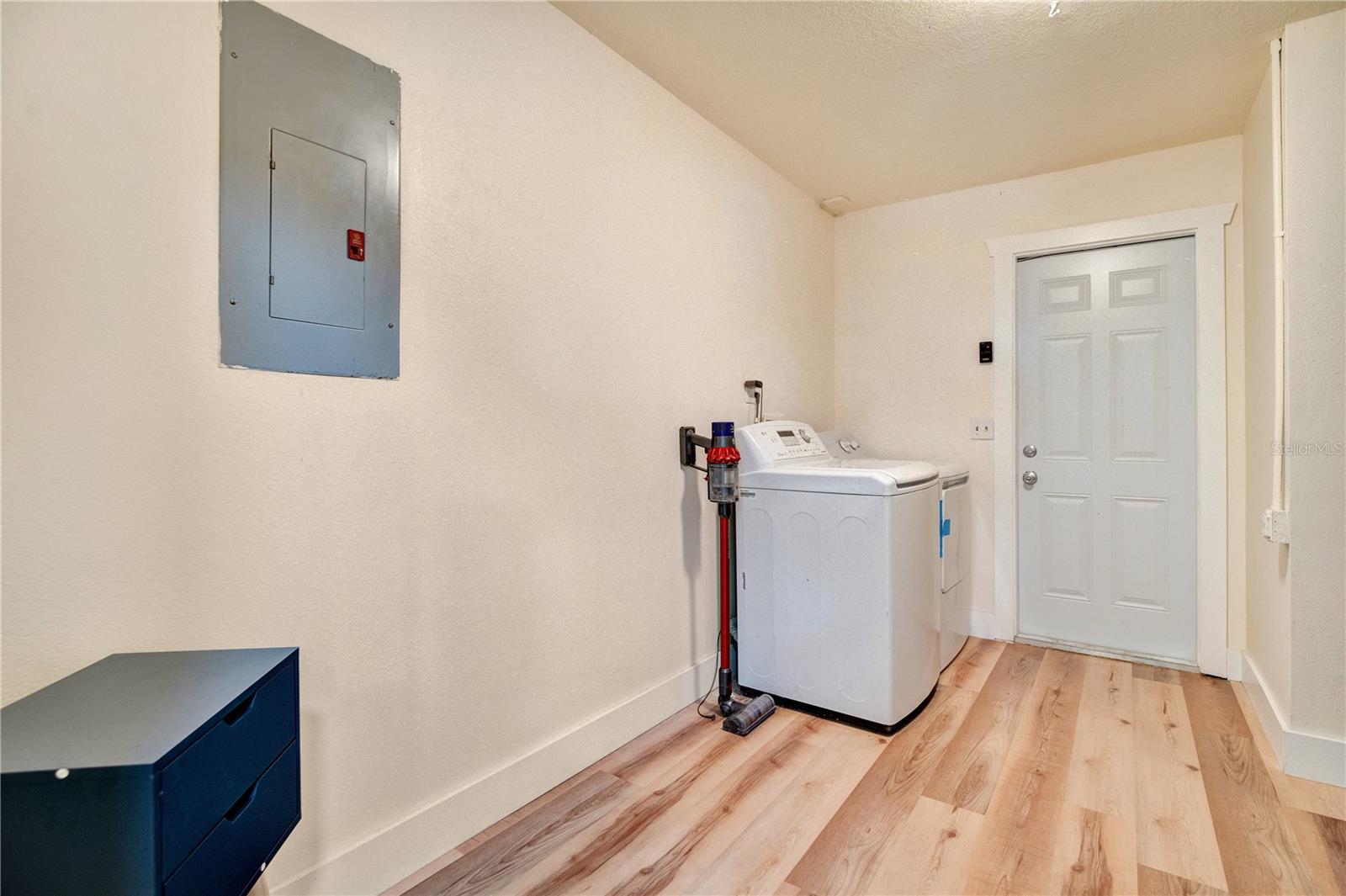 PALM BREEZE EDGEWATER - Residential