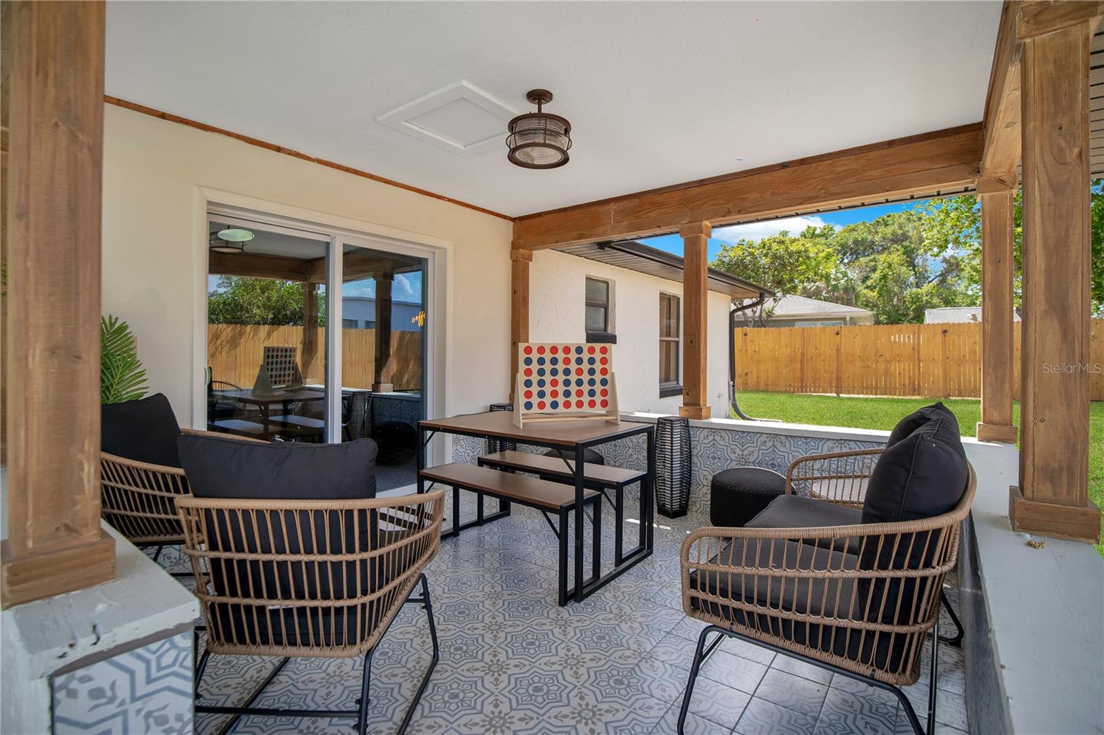 PALM BREEZE EDGEWATER - Residential