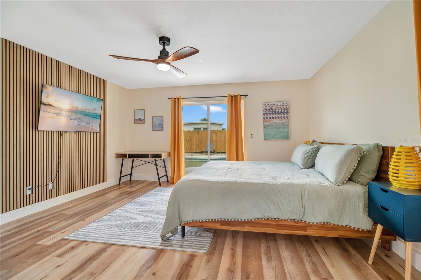 PALM BREEZE EDGEWATER - Residential