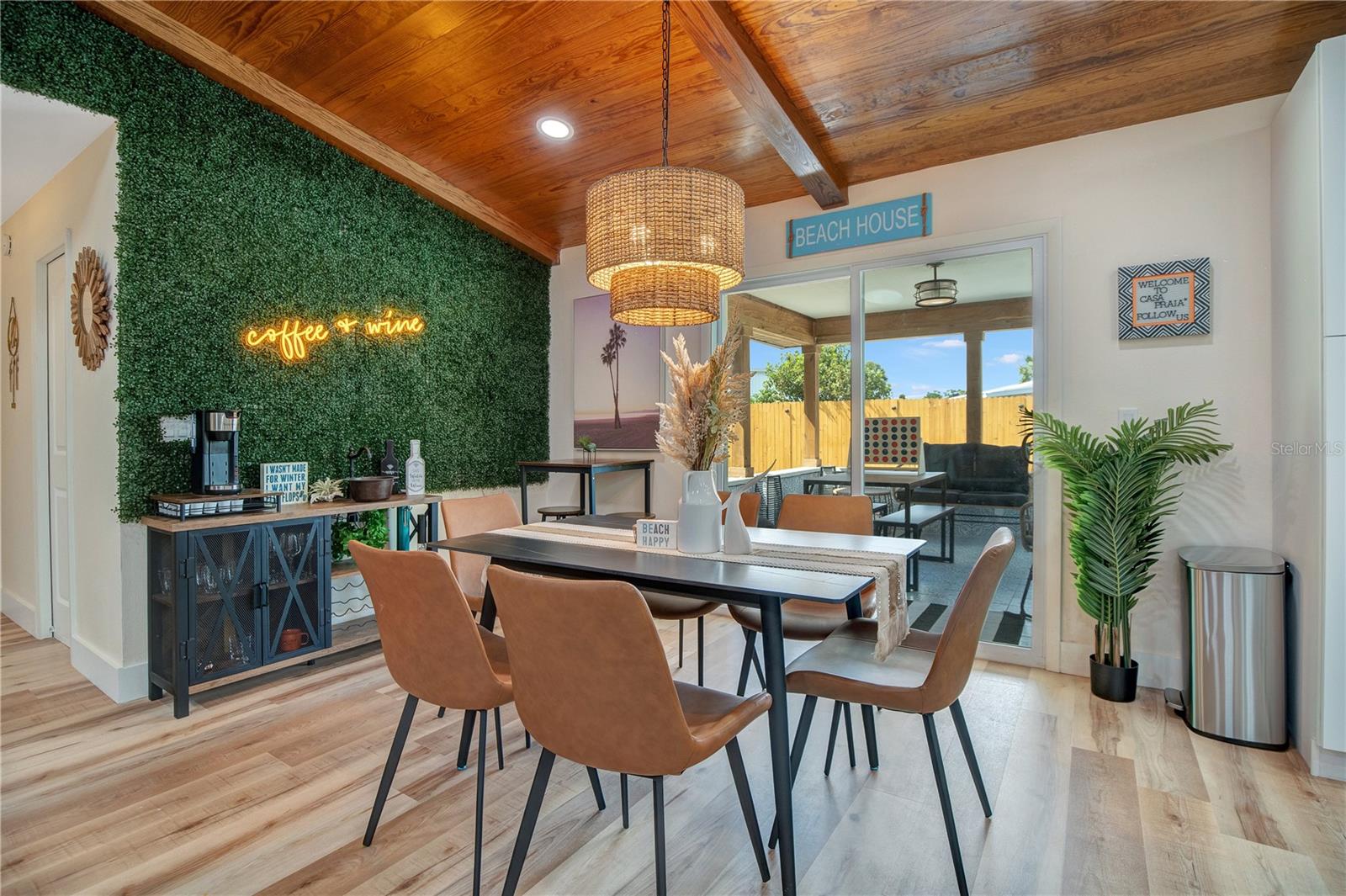 PALM BREEZE EDGEWATER - Residential