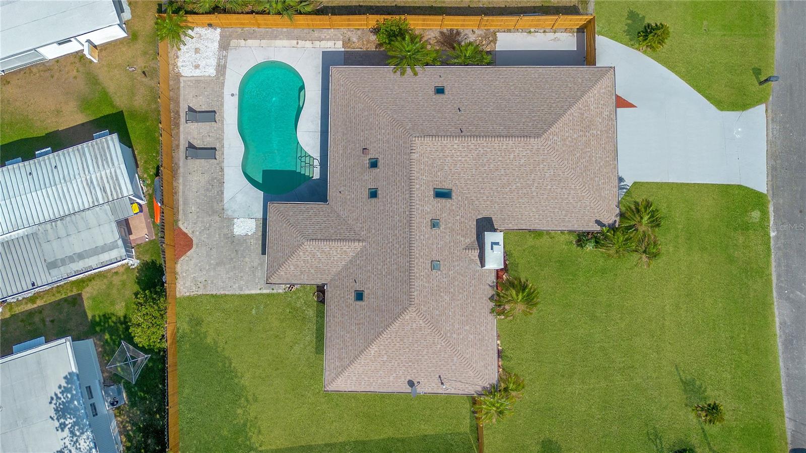 PALM BREEZE EDGEWATER - Residential