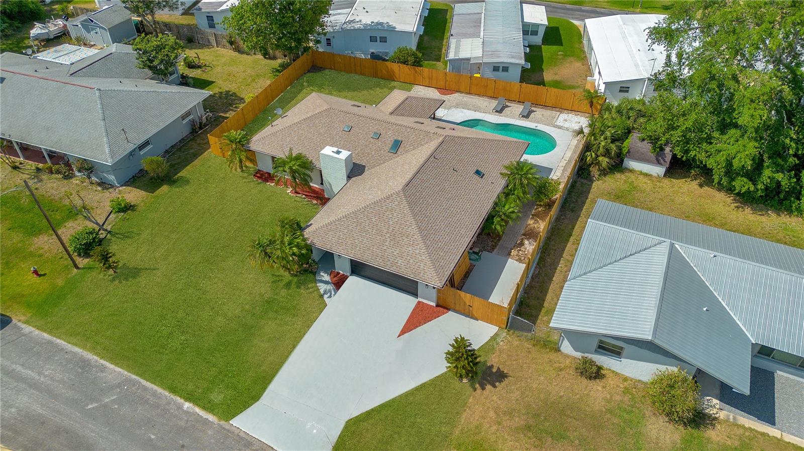 PALM BREEZE EDGEWATER - Residential
