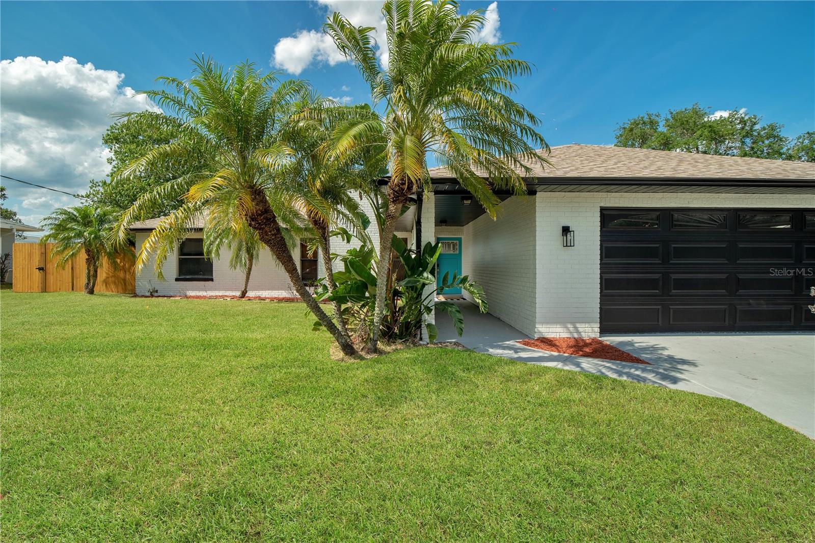 PALM BREEZE EDGEWATER - Residential