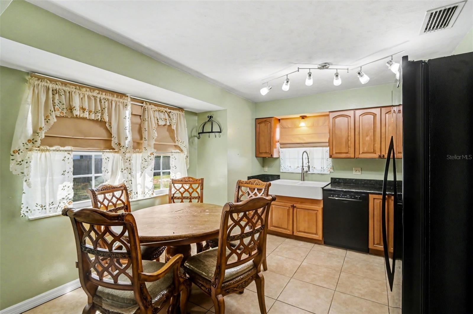 DELTON LAKES UN 65 - Residential