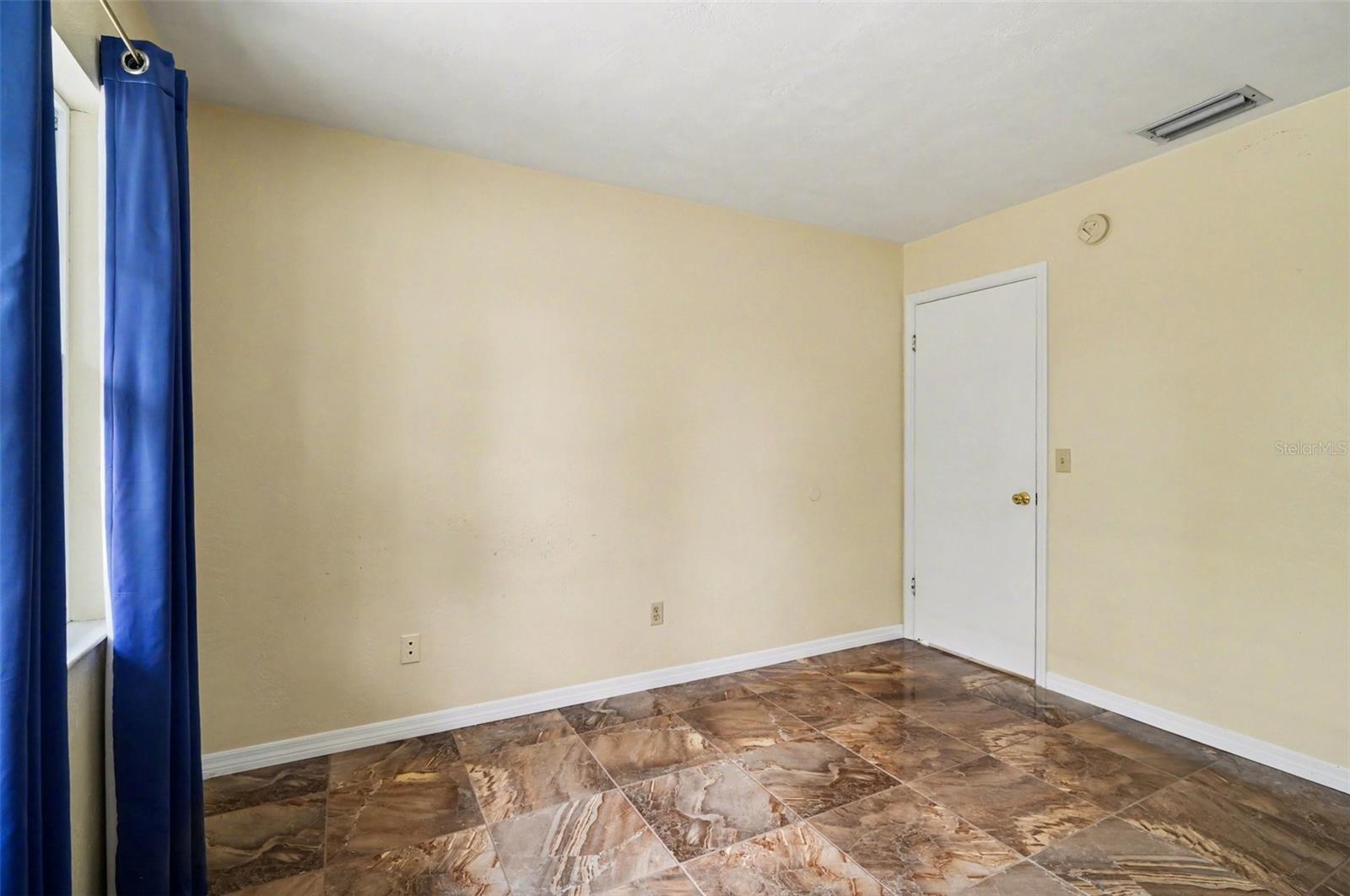 DELTON LAKES UN 65 - Residential