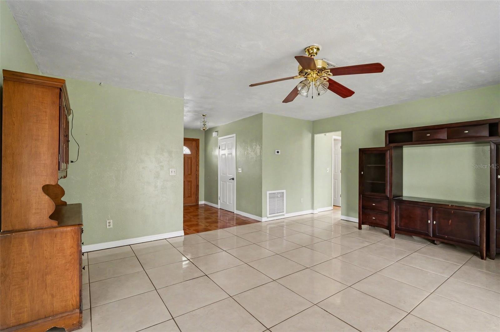 DELTON LAKES UN 65 - Residential