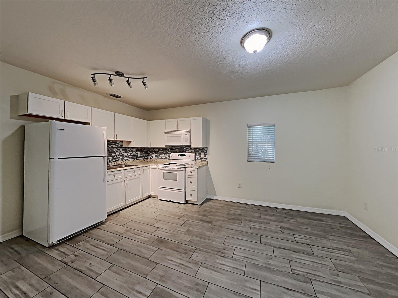 MUSSON & ABERCROMBIES SUB - Residential Lease