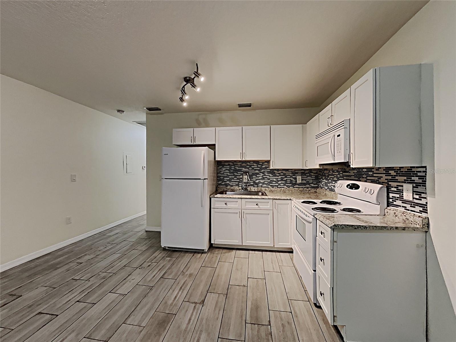 MUSSON & ABERCROMBIES SUB - Residential Lease