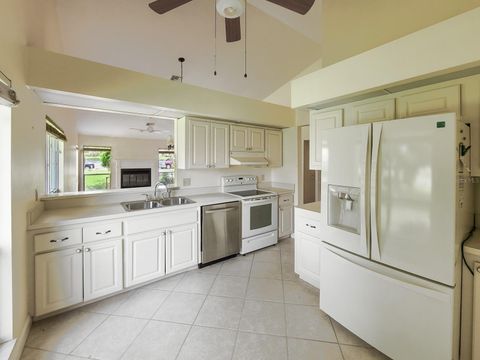 Tiny photo for 2321 SE 19th Circle, Ocala, FL 34471 (MLS # OM727549)