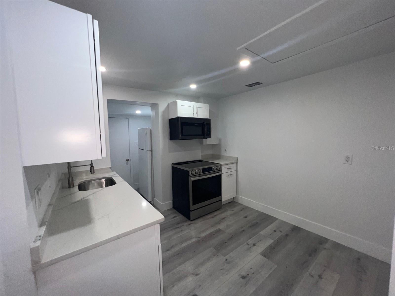 6439 WILLOW WOOD LANE