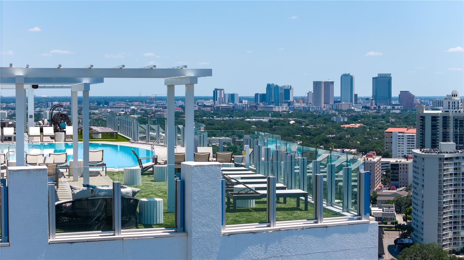 ALTURA BAYSHORE - Residential