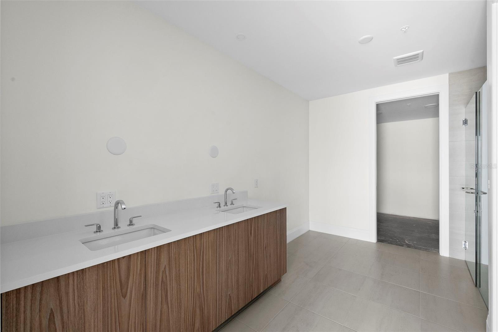 ALTURA BAYSHORE - Residential