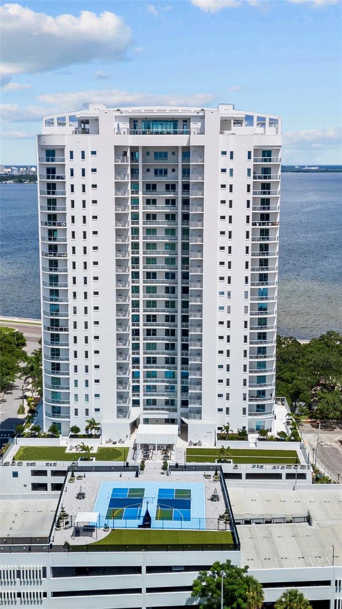 ALTURA BAYSHORE - Residential