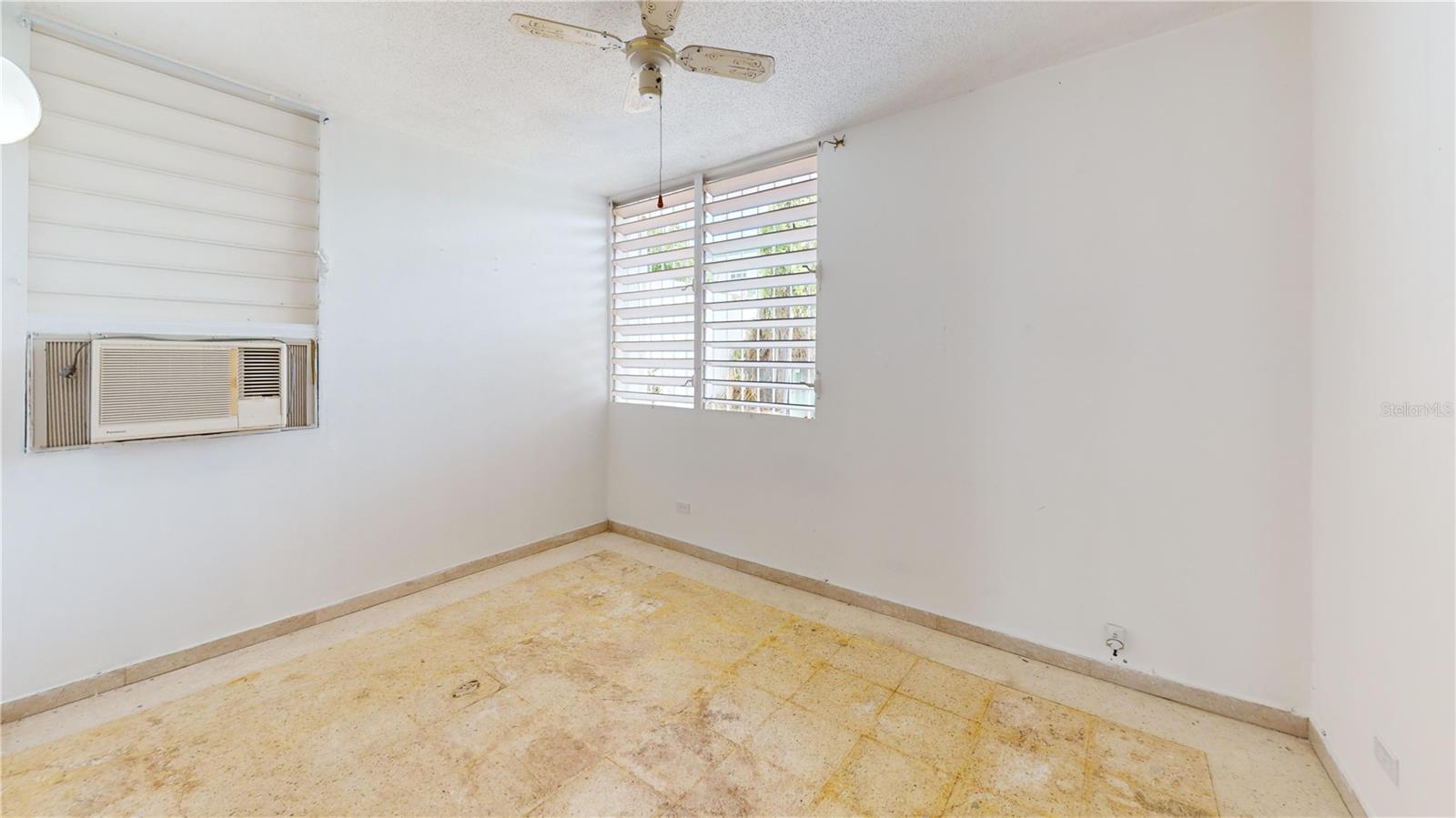 URB VILLA CAROLINA - Residential