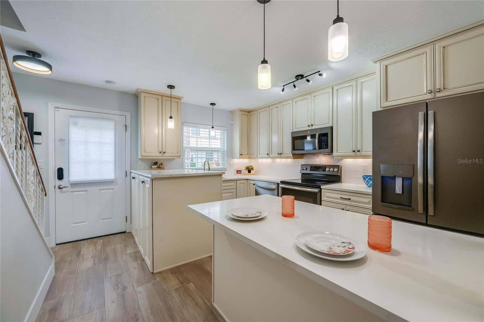 COLONIAL TWNHS CONDO APT PH 01 - Residential