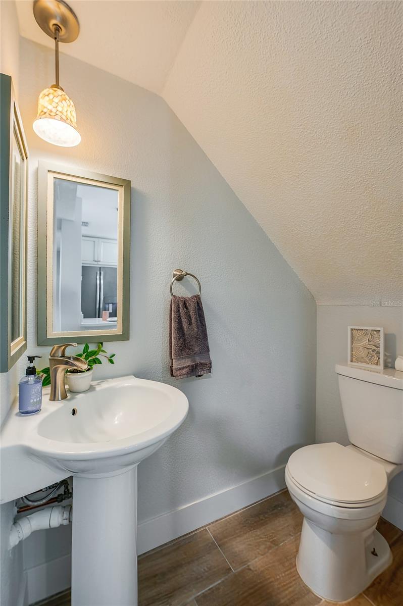 COLONIAL TWNHS CONDO APT PH 01 - Residential