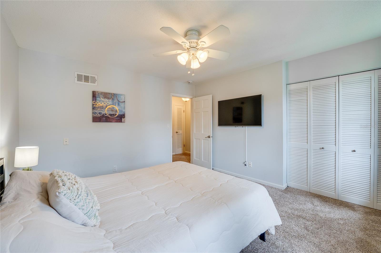 COLONIAL TWNHS CONDO APT PH 01 - Residential