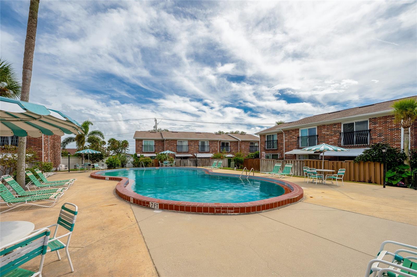 COLONIAL TWNHS CONDO APT PH 01 - Residential