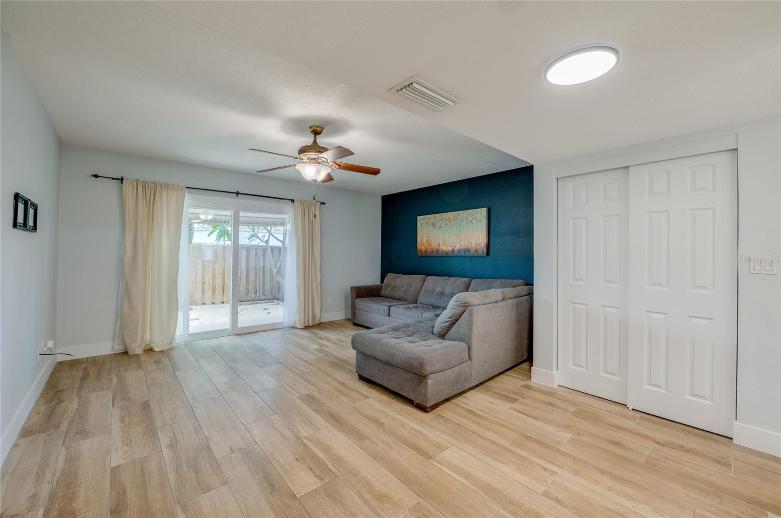 COLONIAL TWNHS CONDO APT PH 01 - Residential