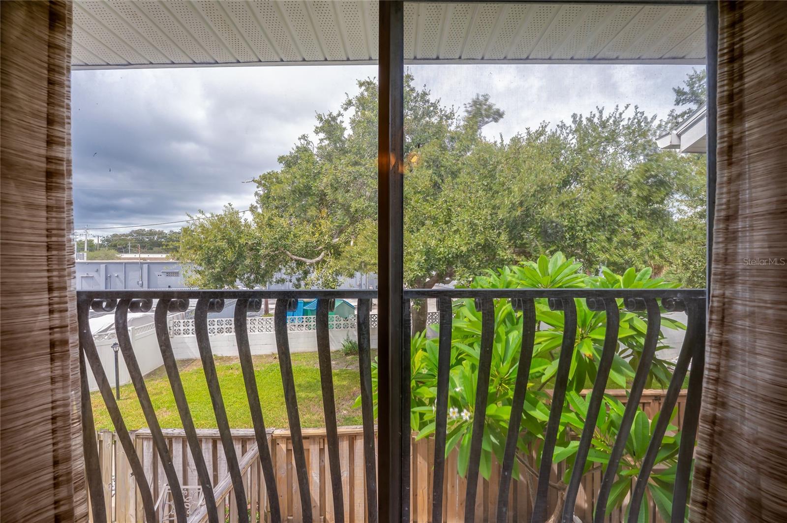 COLONIAL TWNHS CONDO APT PH 01 - Residential
