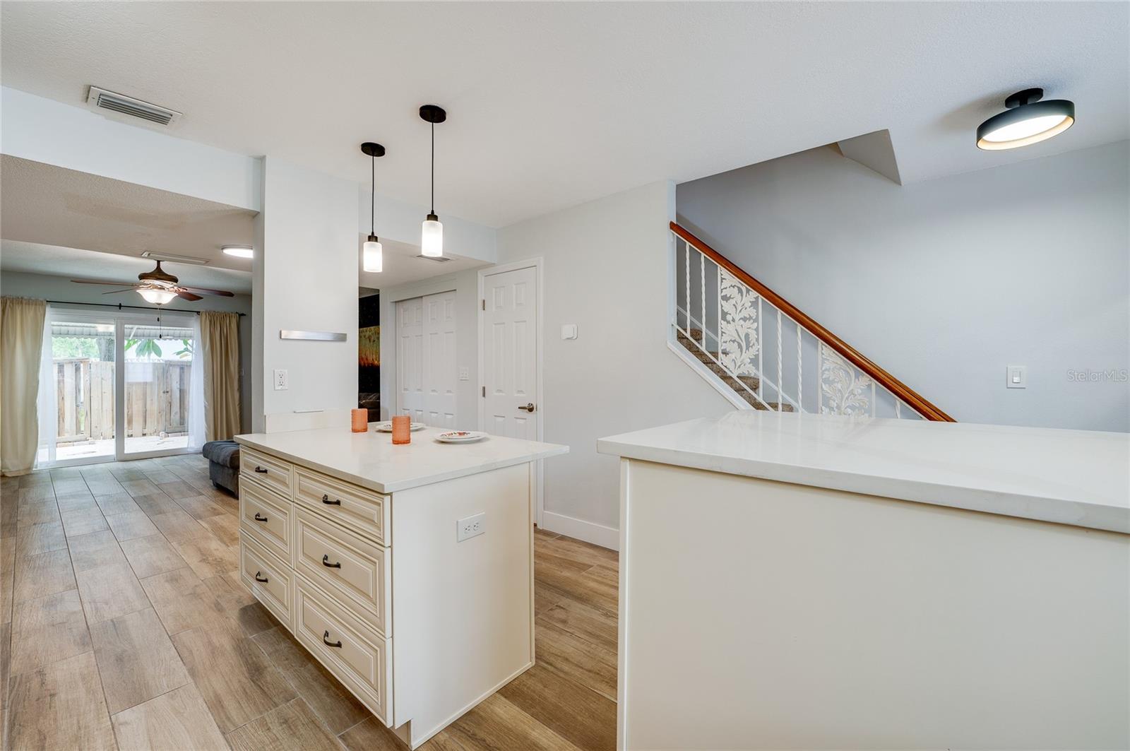 COLONIAL TWNHS CONDO APT PH 01 - Residential