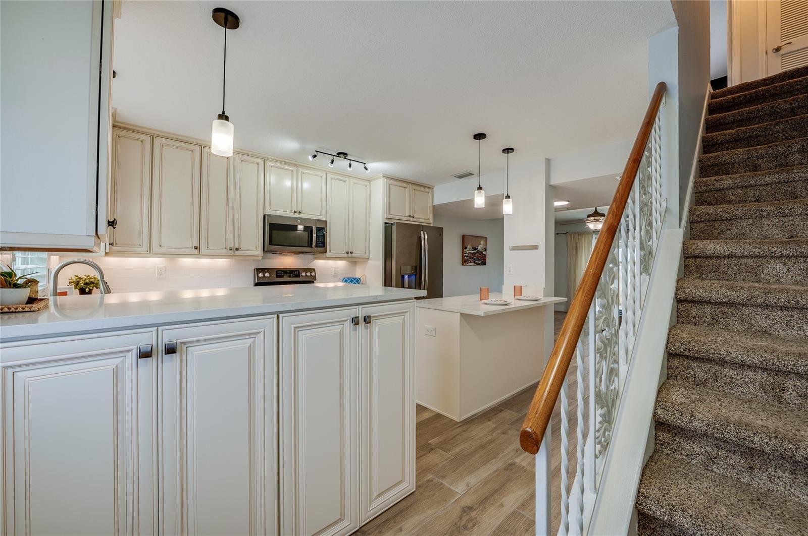 COLONIAL TWNHS CONDO APT PH 01 - Residential