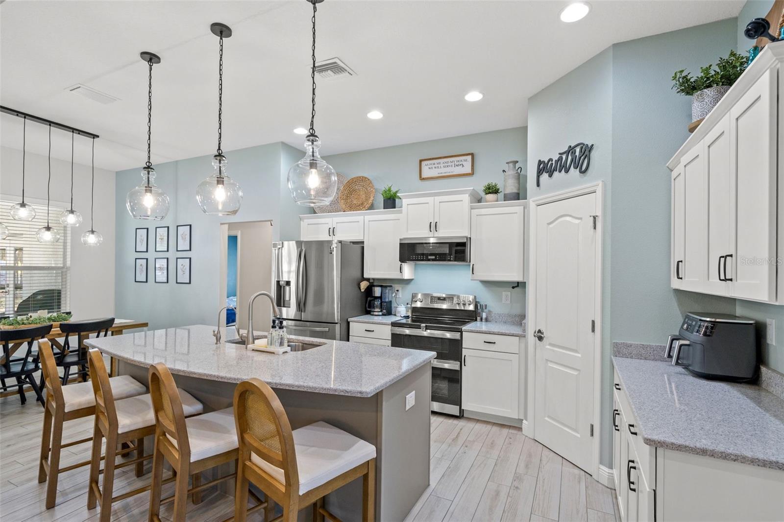 ROYAL HIGHLANDS - Residential