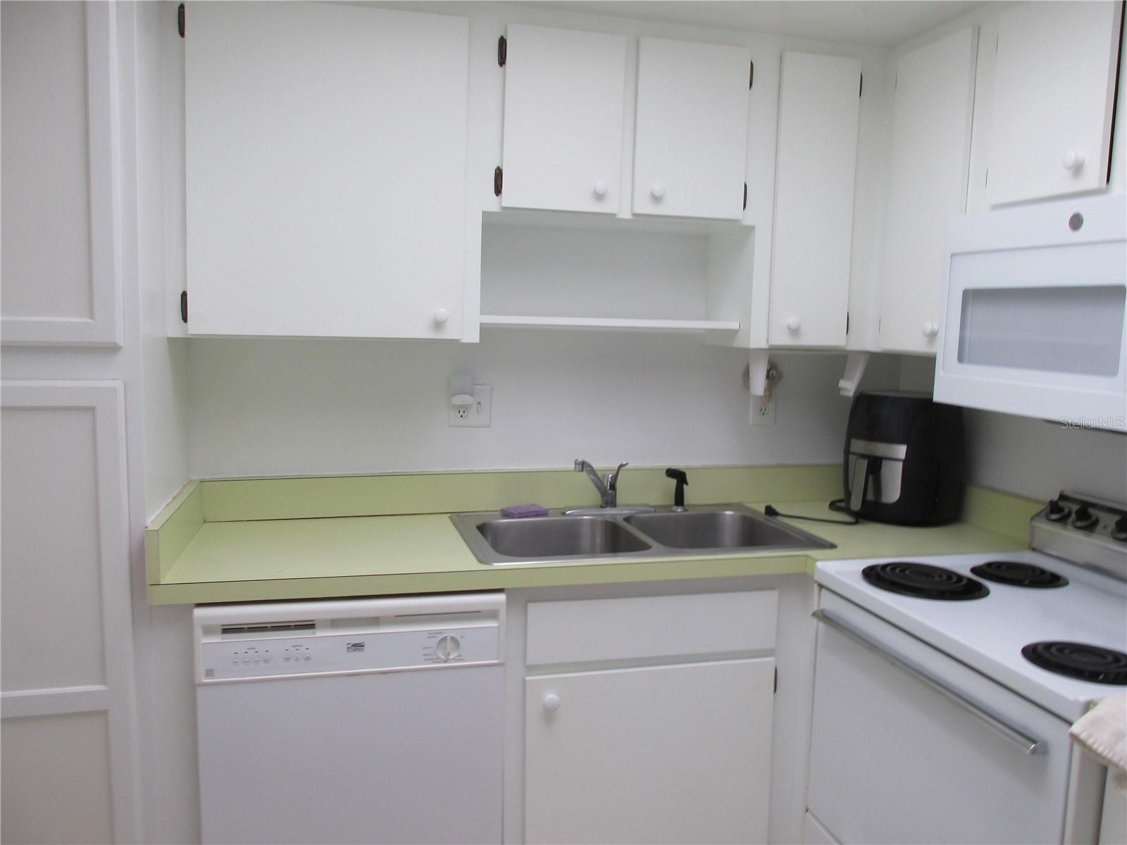 CARDINAL CONDO APTS - Residential Lease