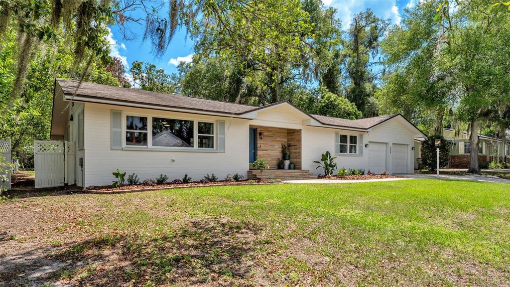 Photo of 208 Prado Place, Lakeland, FL 33803 (MLS # L4961556)