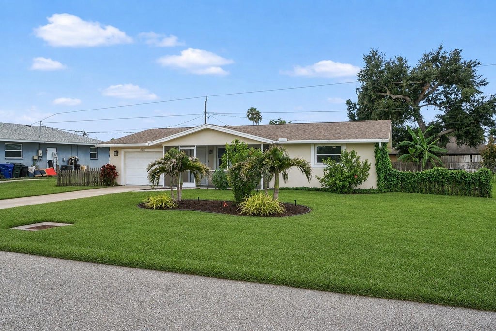 Photo of 305 Shell Road, Venice, FL 34293 (MLS # C7530344)
