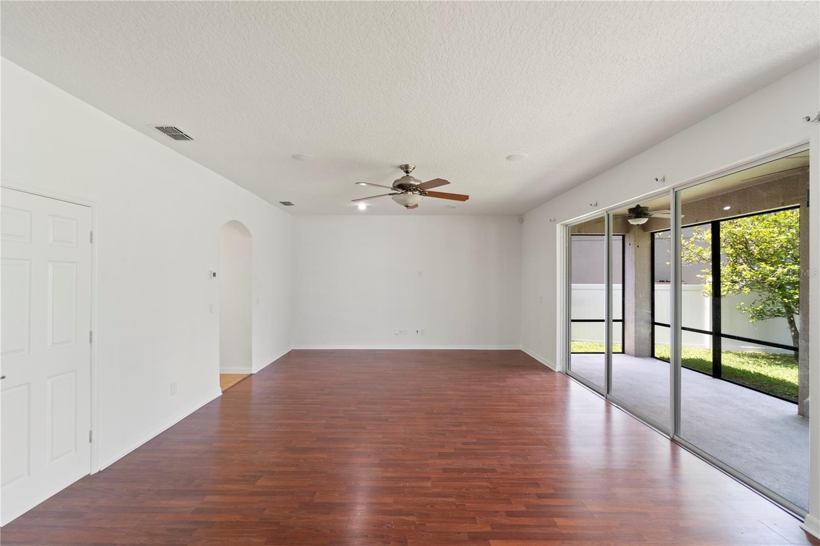 MOSS PARK LNDGS A C E F G H I & - Residential Lease