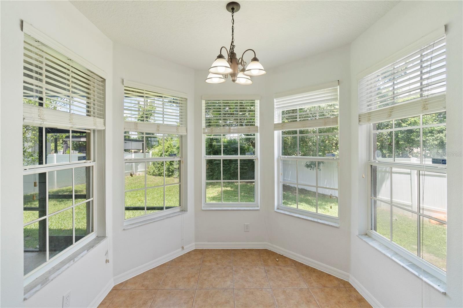 MOSS PARK LNDGS A C E F G H I & - Residential Lease