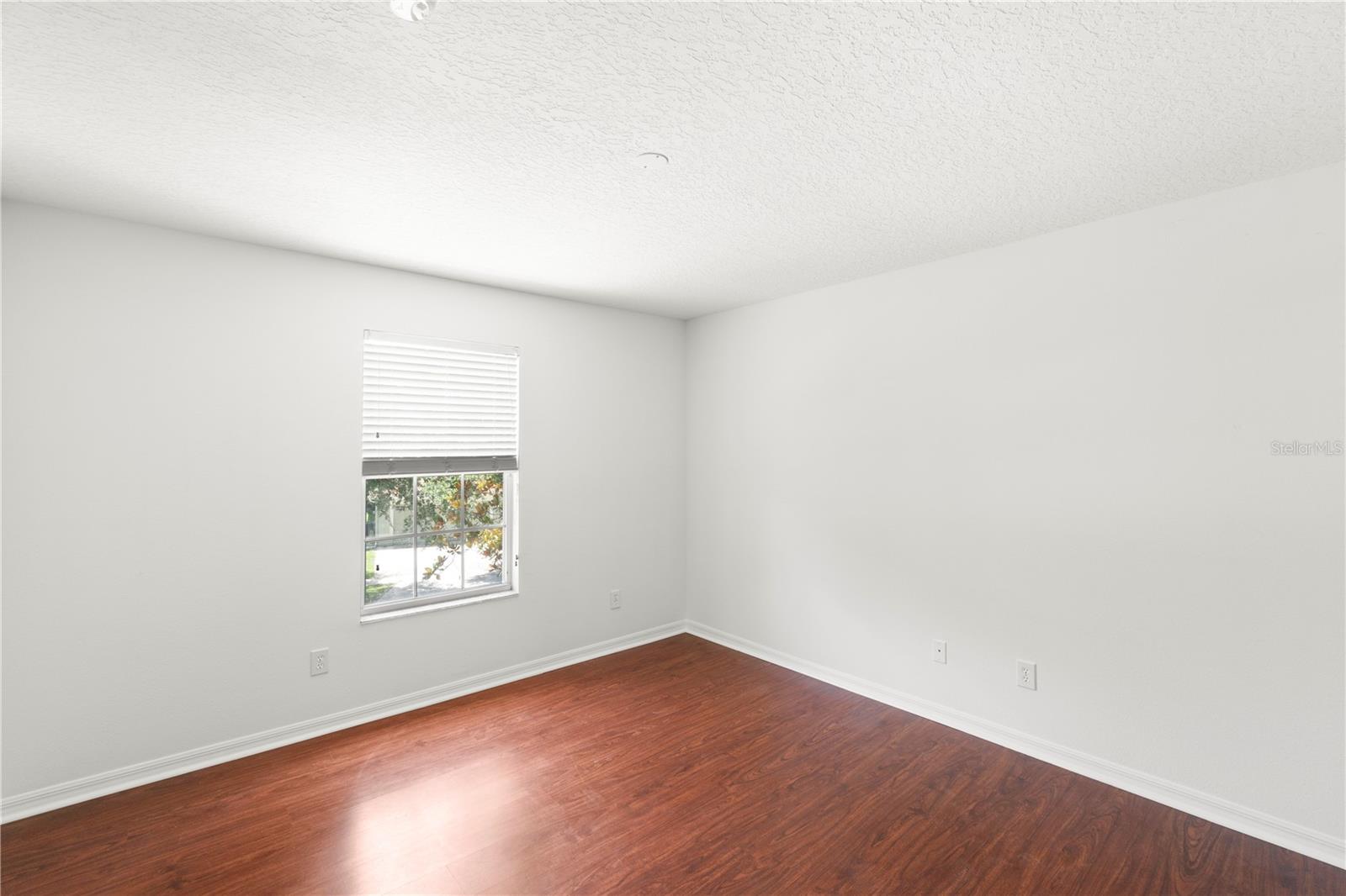 MOSS PARK LNDGS A C E F G H I & - Residential Lease