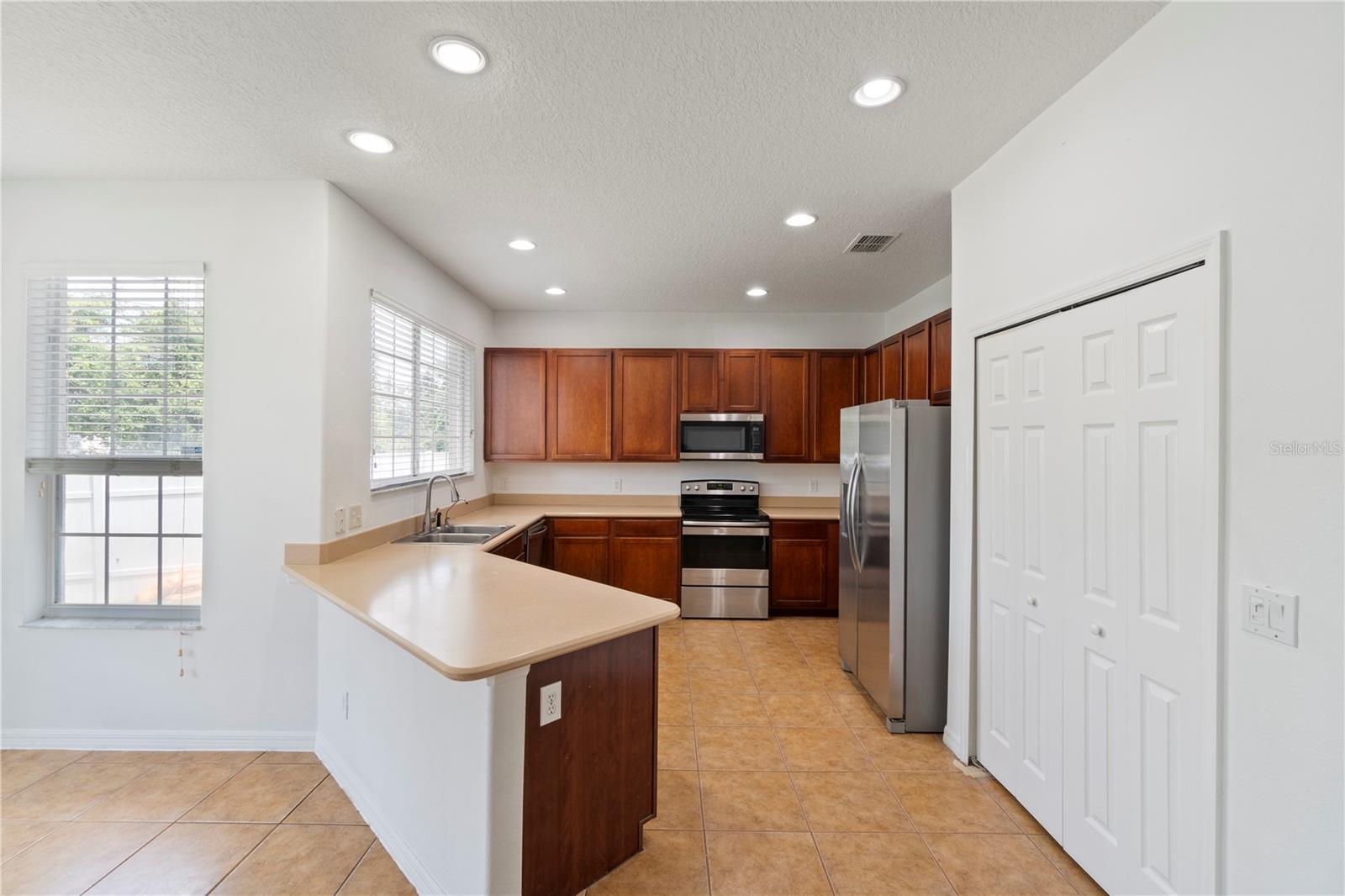 MOSS PARK LNDGS A C E F G H I & - Residential Lease