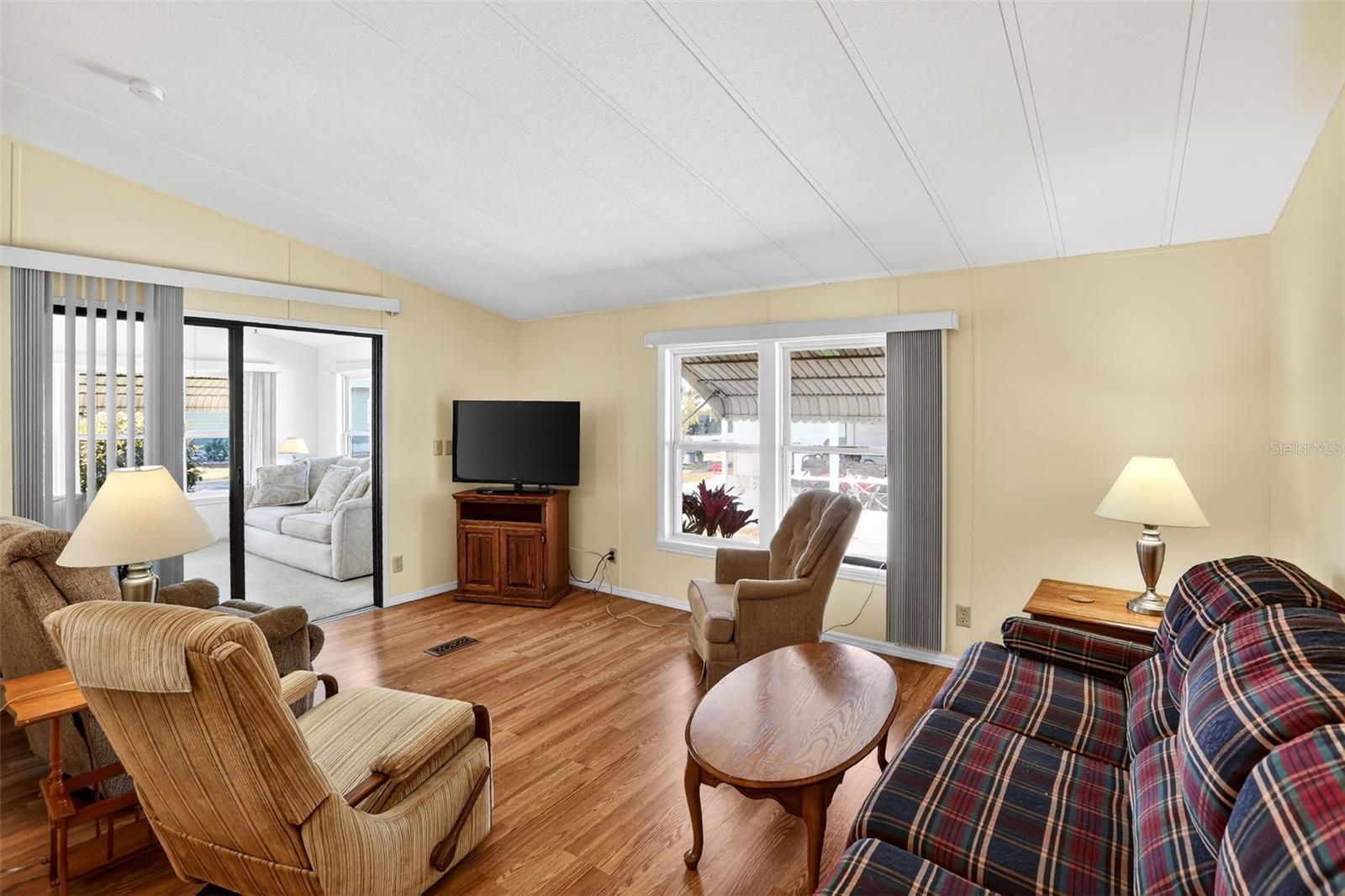 LA CASA MHP CO-OP - Residential