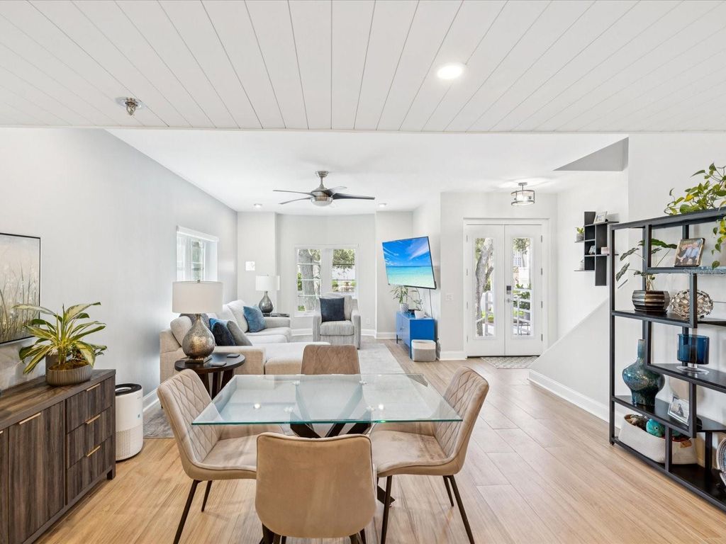 Photo of 4950 Bayshore Boulevard #1, Tampa, FL 33611 (MLS # TB8425512)