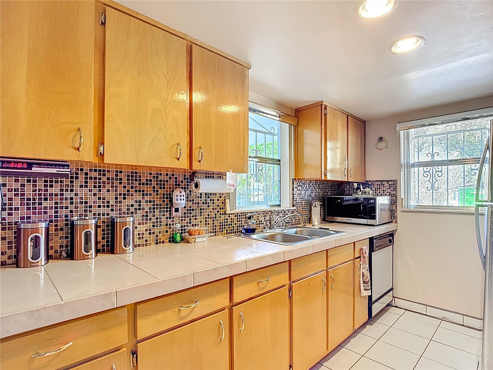 ROSEMONT VILLA - Residential