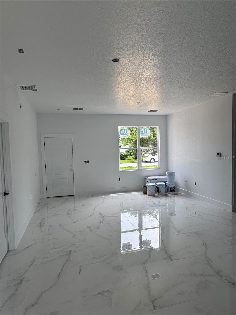 823 MAGNOLIA AVENUE
