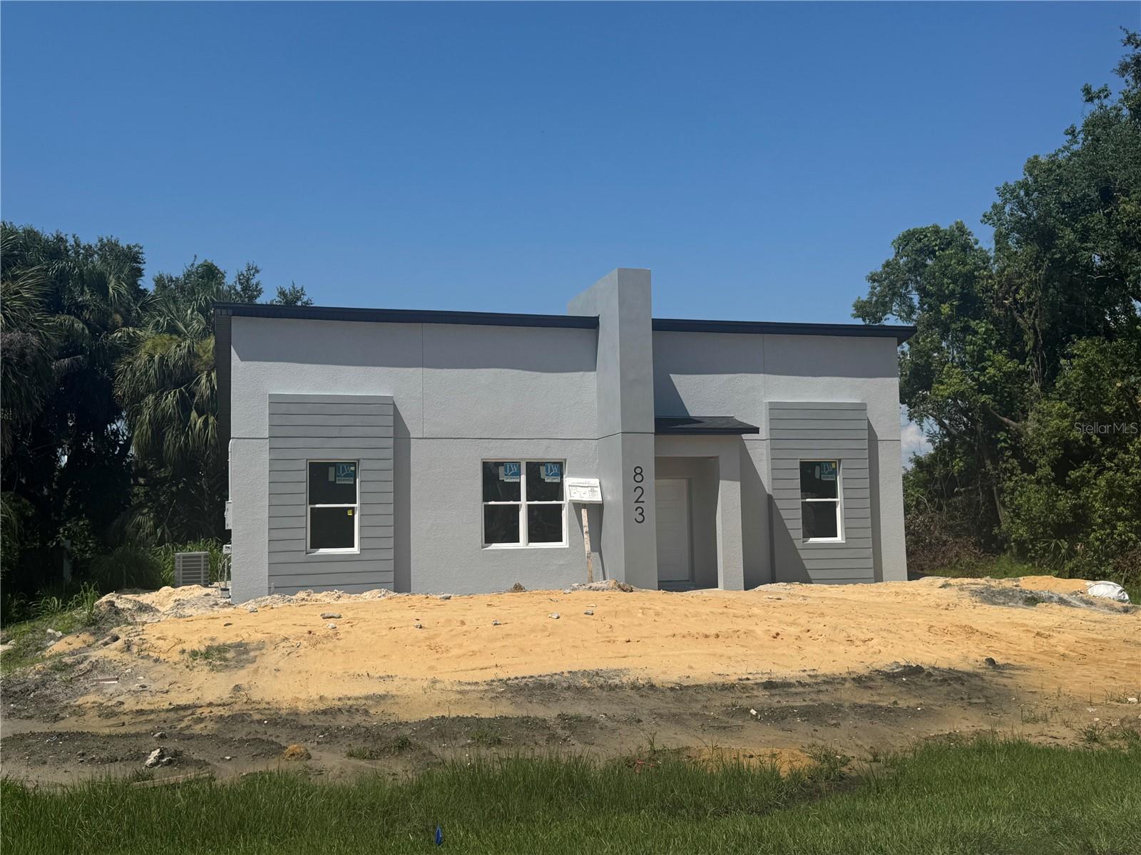 823 MAGNOLIA AVENUE