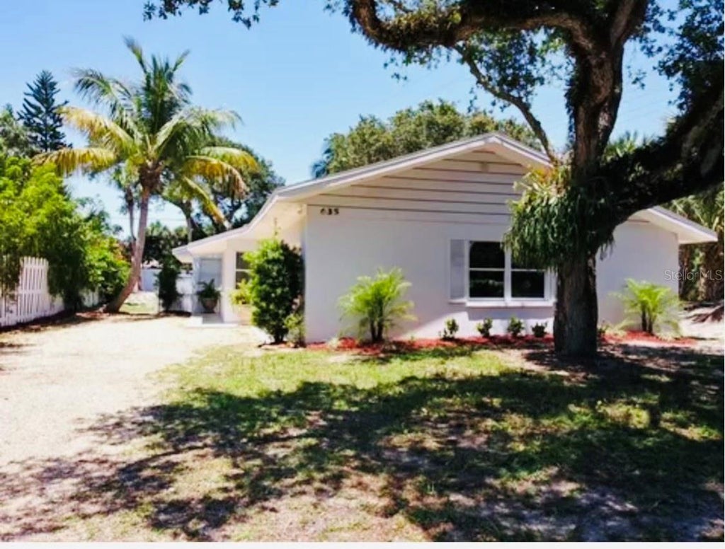 Photo of 635 Holly Road, Vero Beach, FL 32963 (MLS # S5158478)