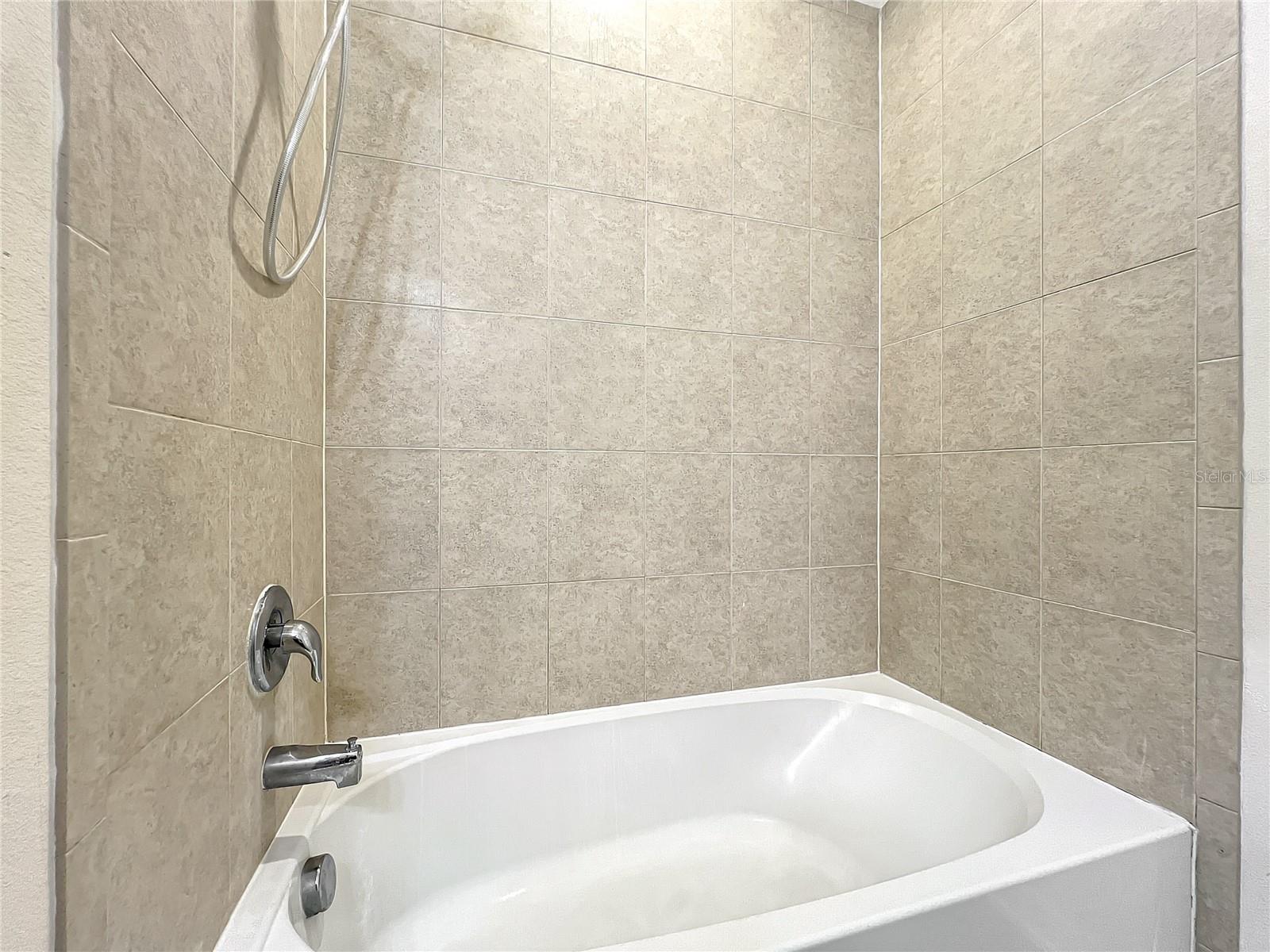 ENCLAVE AT ALOMA - Residential