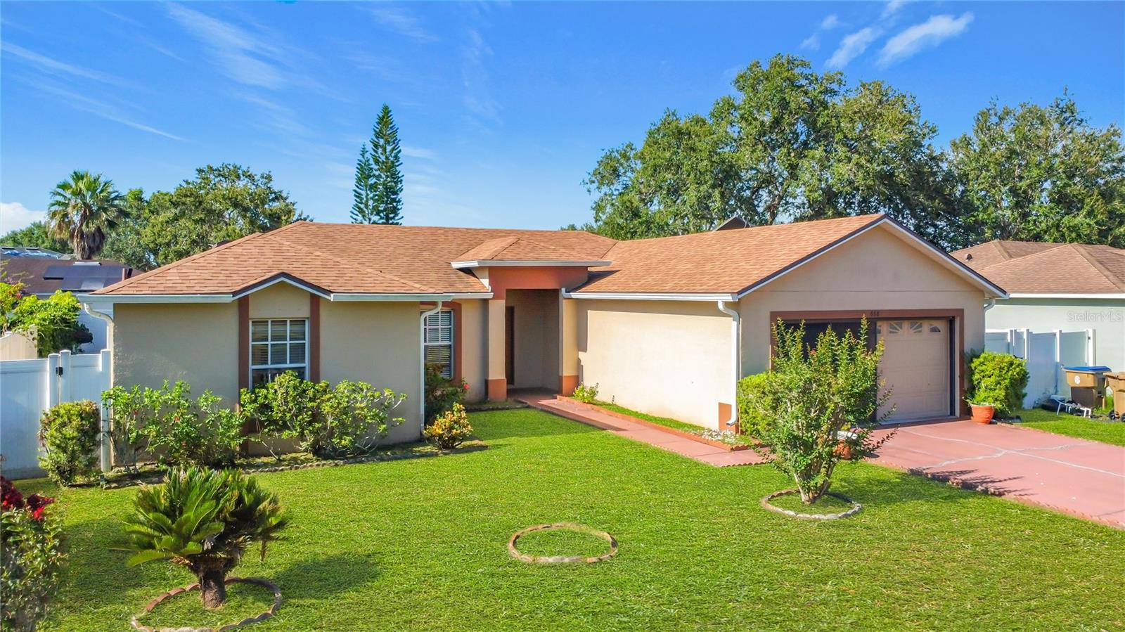 This well-maintained 3-bedroom, 2-bath home, built in 1995 with a newer roof, is perfect for family living. Situated on a generously sized lot, there's plenty of room for outdoor play, gardening, or future enhancements. Inside, you'll find comfortable, defined living spaces and a thoughtfully designed layout that offers both privacy and functionality. the screened-in porch is perfect for relaxing evenings or weekend gatherings, and the 2017 roof provides lasting peace of mind.
Located in a family-friendly neighborhood near parks, schools, and shopping.