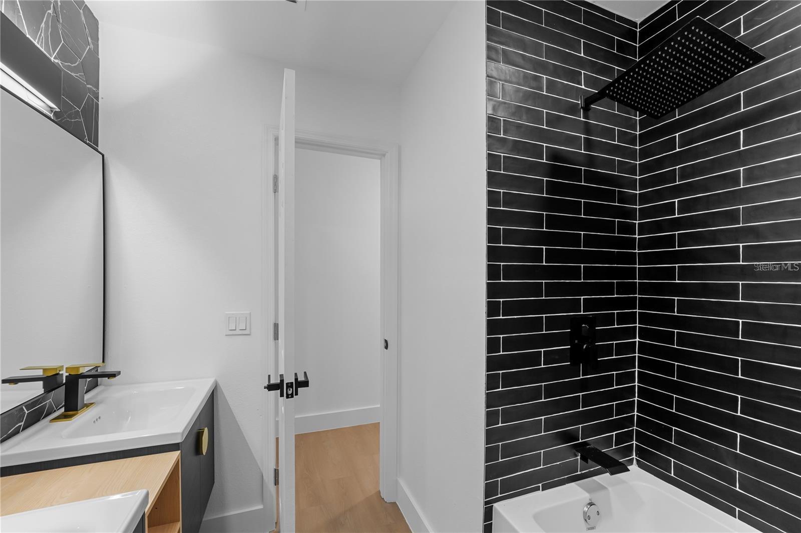 KENILWORTH SHORES SEC 04 - Residential Lease