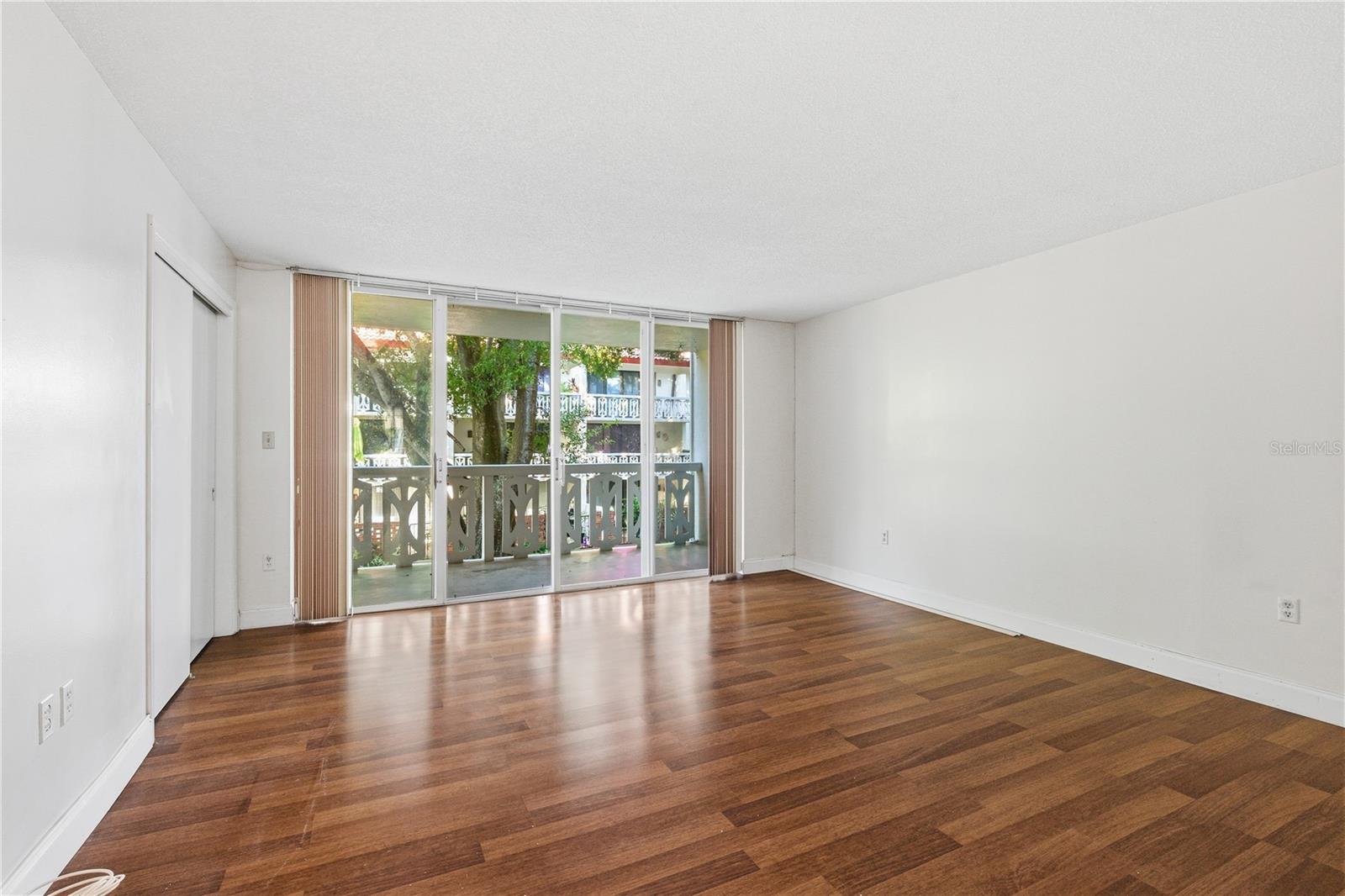 SEVILLE CONDO 11 - Residential