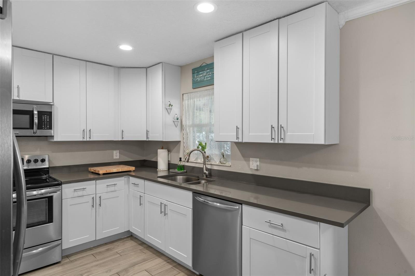 LAZY LANE ESTATES - Residential