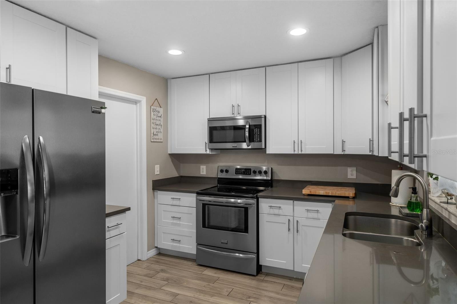 LAZY LANE ESTATES - Residential