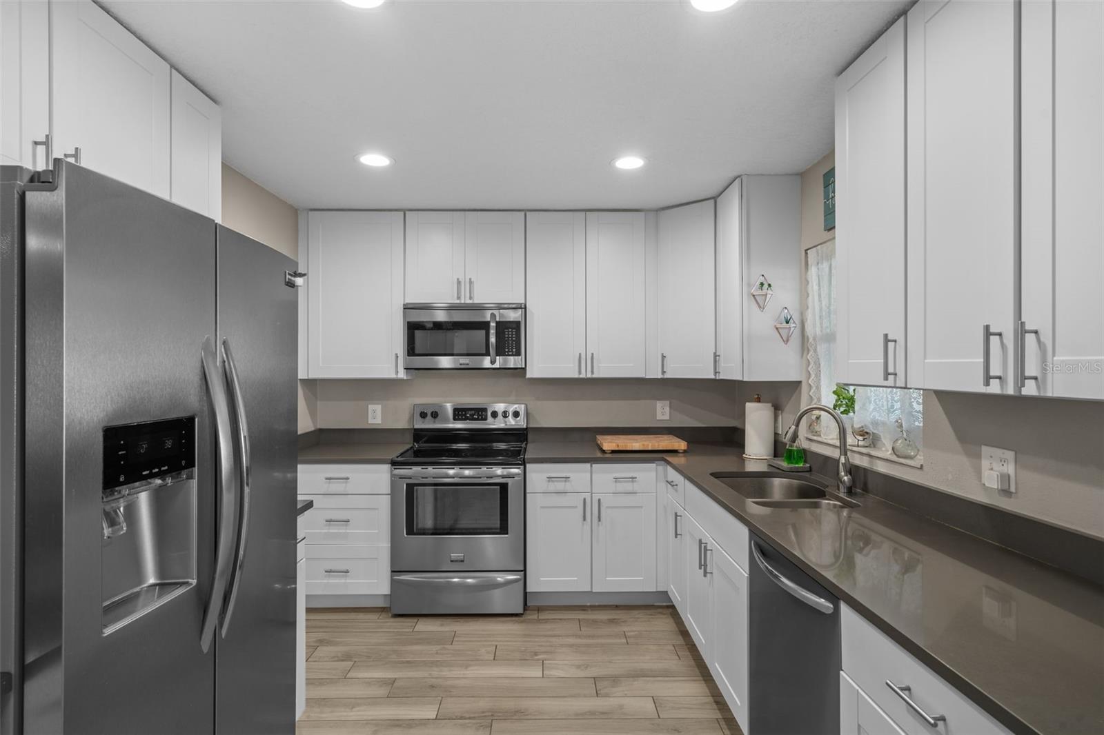 LAZY LANE ESTATES - Residential